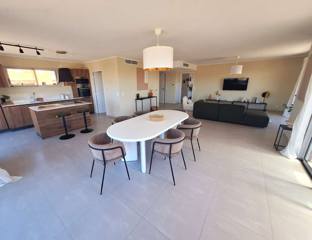 Appartement à SAINT-LAURENT-DU-VAR