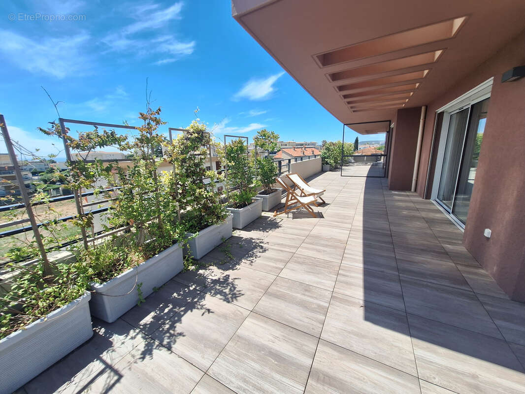 Appartement à SAINT-LAURENT-DU-VAR