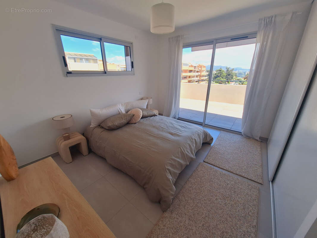 Appartement à SAINT-LAURENT-DU-VAR