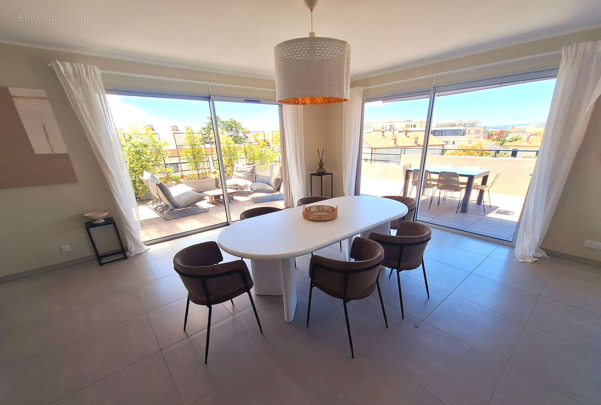 Appartement à SAINT-LAURENT-DU-VAR