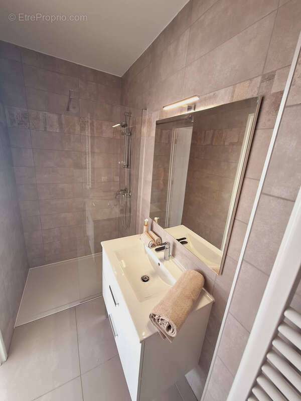 Appartement à SAINT-LAURENT-DU-VAR