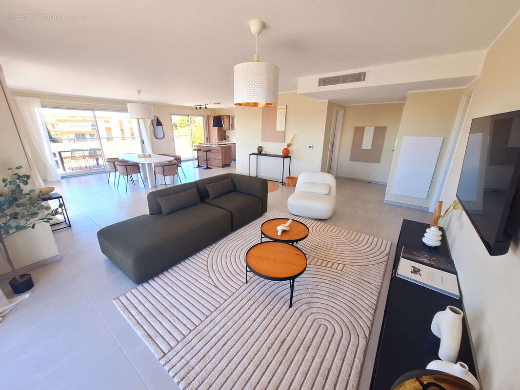 Appartement à SAINT-LAURENT-DU-VAR