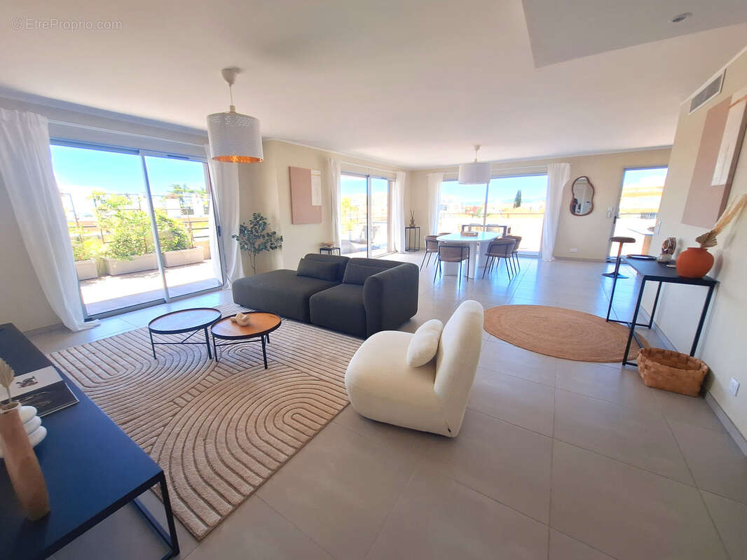 Appartement à SAINT-LAURENT-DU-VAR