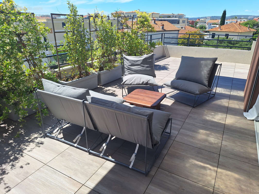 Appartement à SAINT-LAURENT-DU-VAR