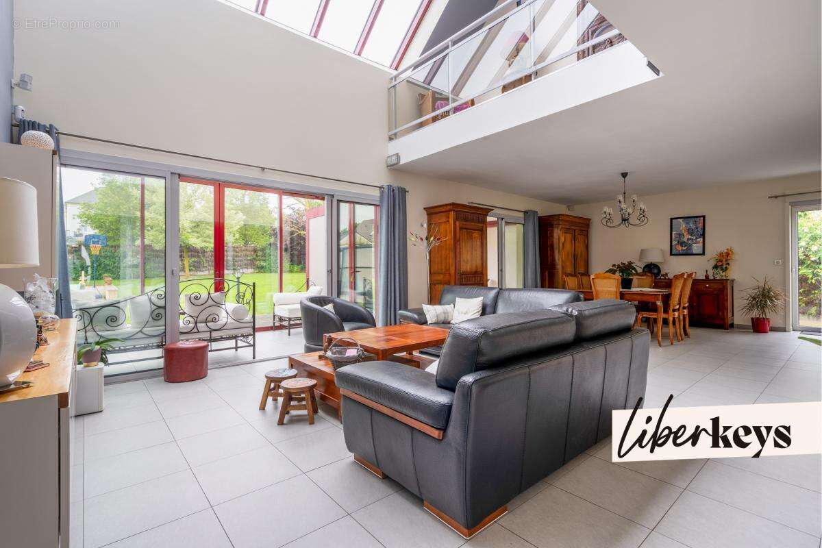 Maison à MONTEVRAIN