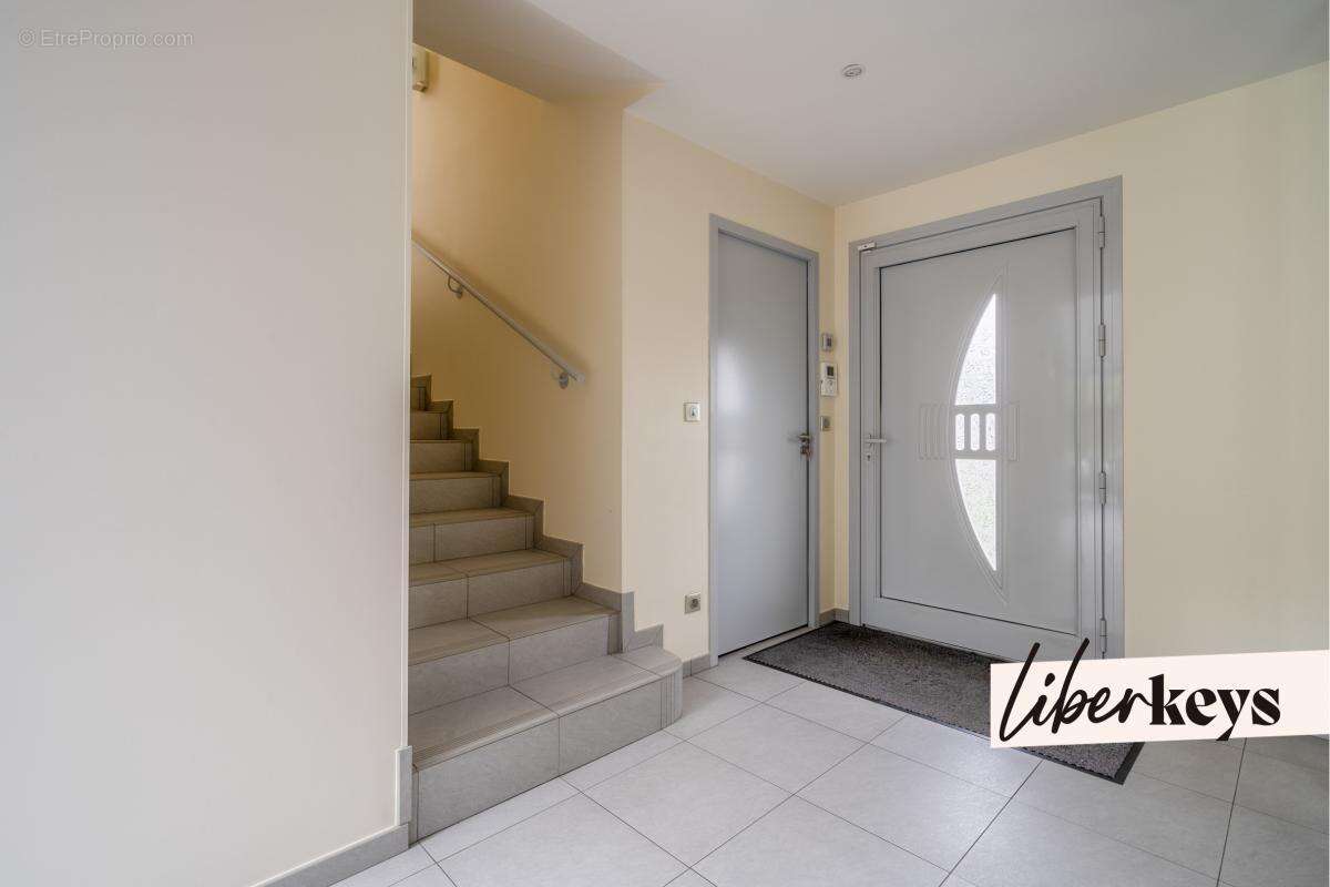 Maison à MONTEVRAIN