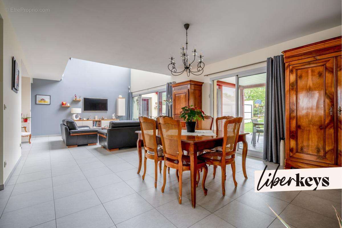 Maison à MONTEVRAIN