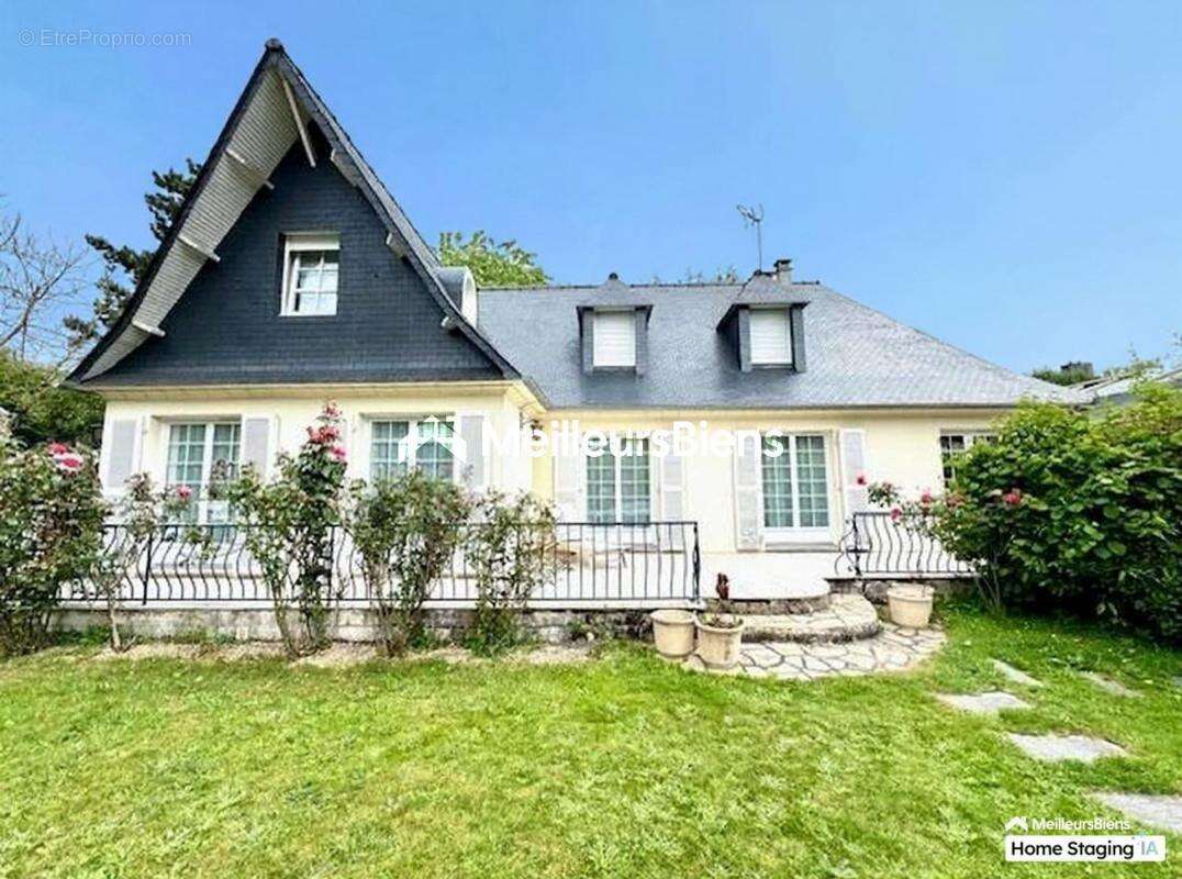 Maison à PLOUMAGOAR