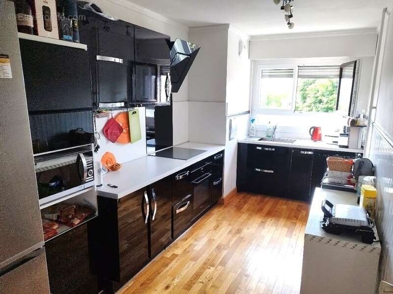 Appartement à LES CLAYES-SOUS-BOIS