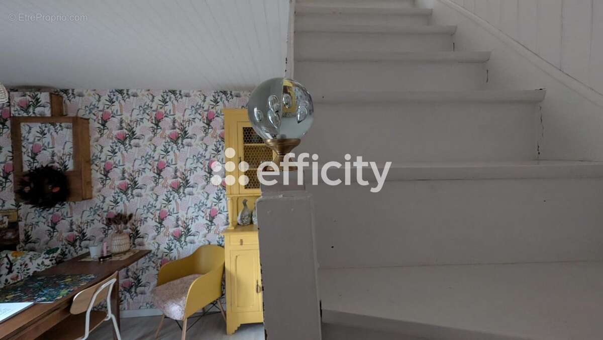 Maison à LA MONNERIE-LE-MONTEL