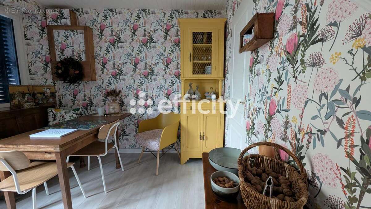 Maison à LA MONNERIE-LE-MONTEL