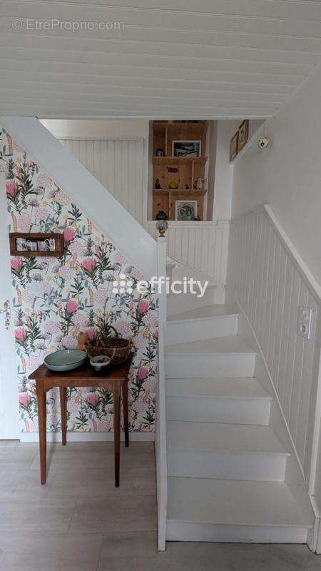 Maison à LA MONNERIE-LE-MONTEL