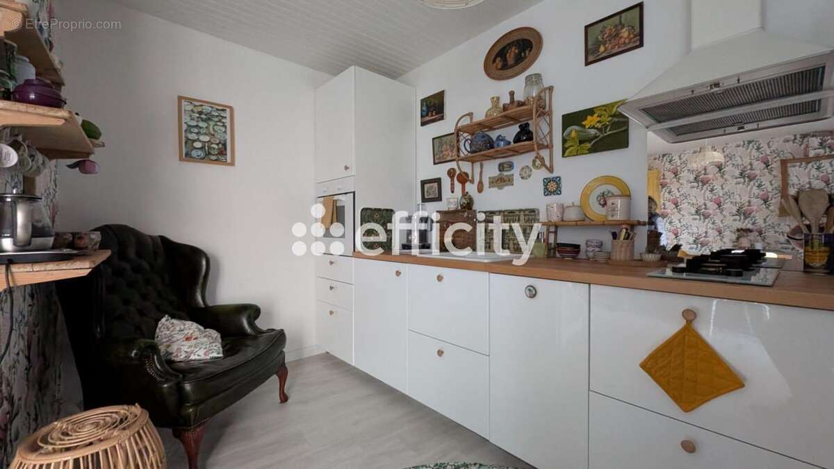 Maison à LA MONNERIE-LE-MONTEL