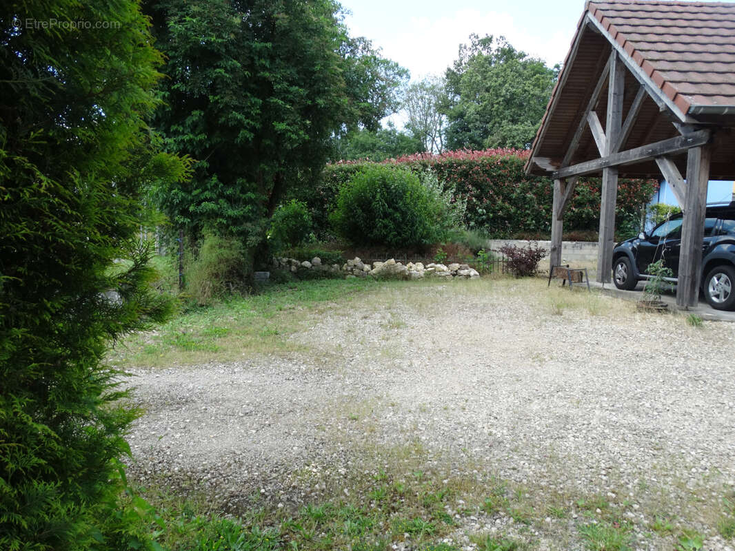 Appartement à CHAVANNES-SUR-L&#039;ETANG