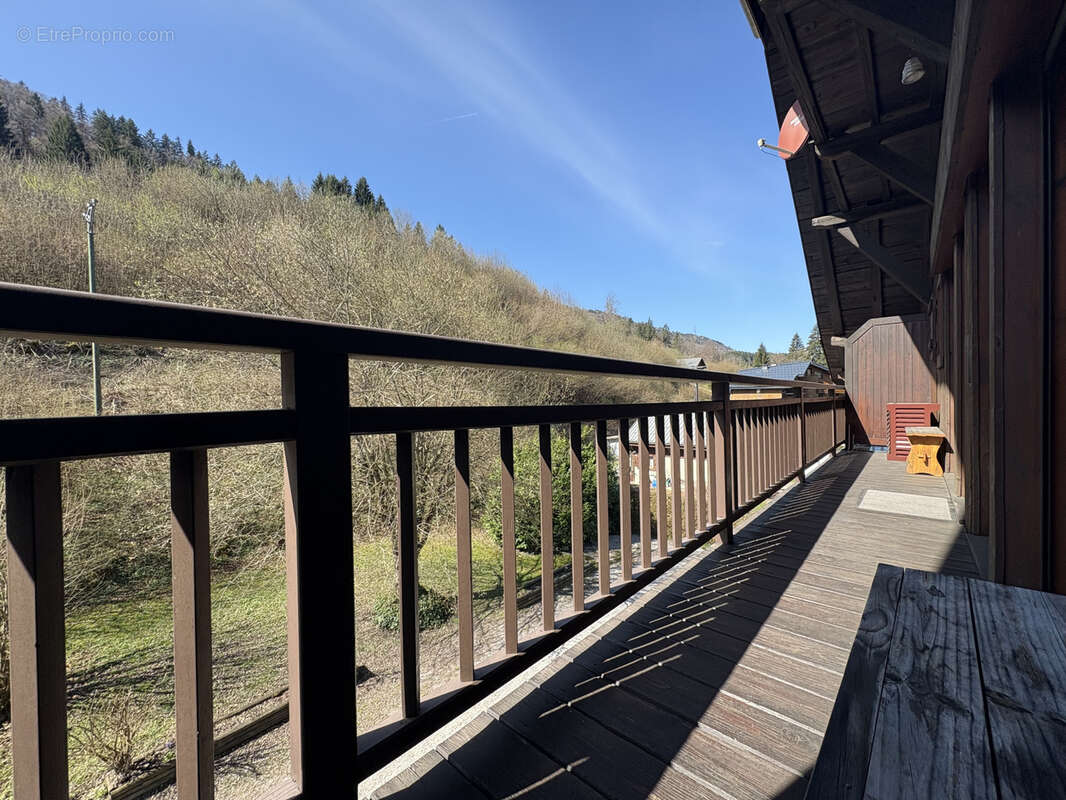 Appartement à MORILLON