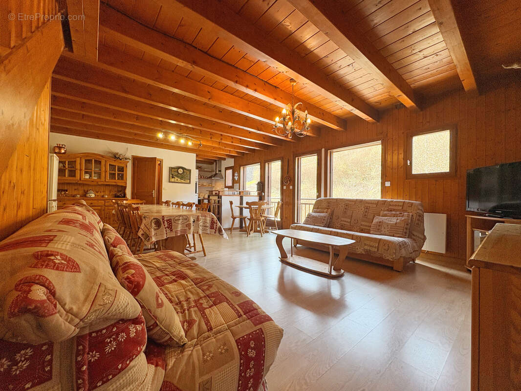 Appartement à MORILLON