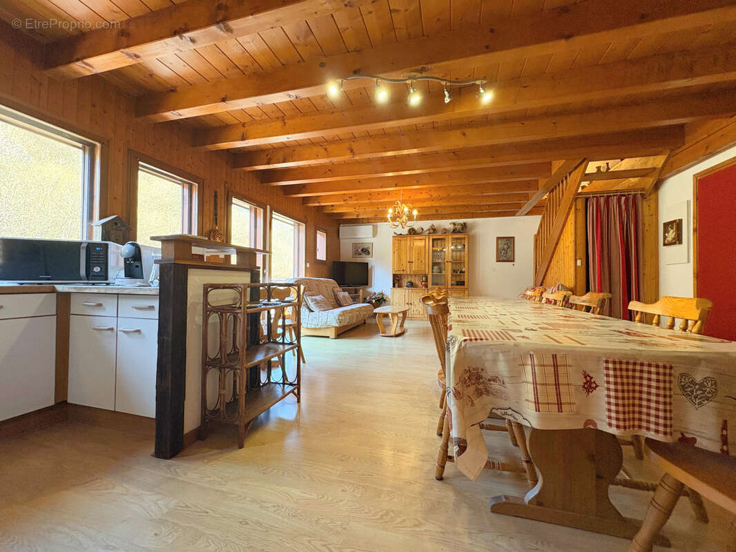 Appartement à MORILLON