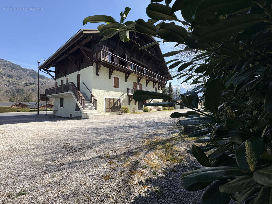 Appartement à MORILLON