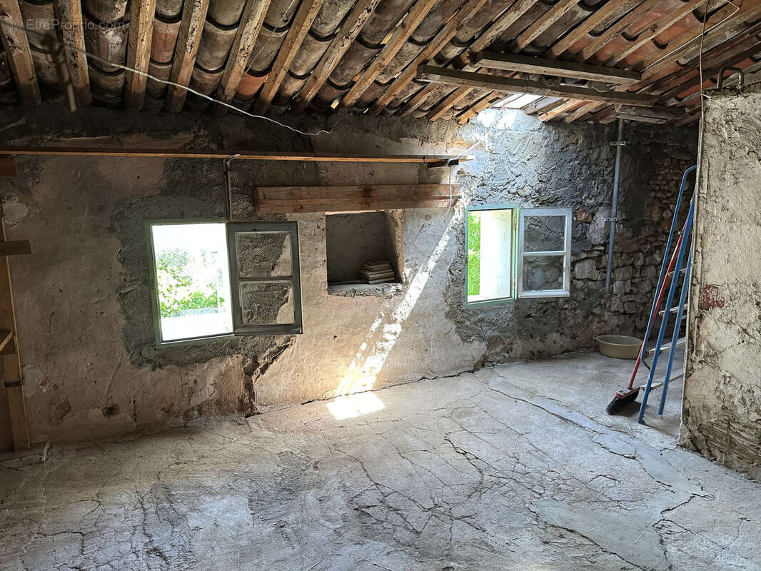 Maison à SOLLIES-TOUCAS