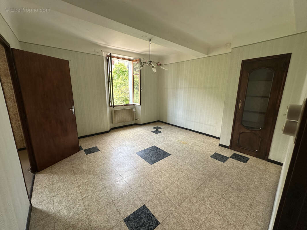 Maison à SOLLIES-TOUCAS