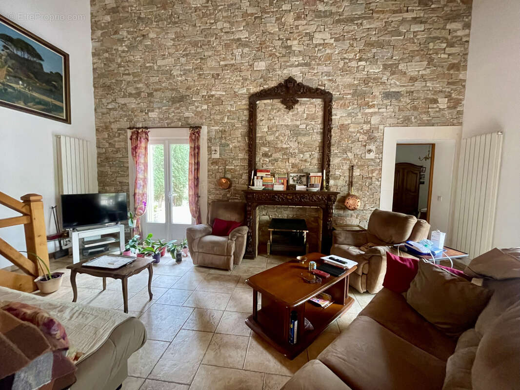 Maison à SOLLIES-PONT