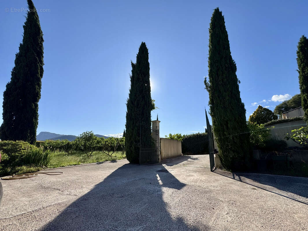 Maison à SOLLIES-PONT