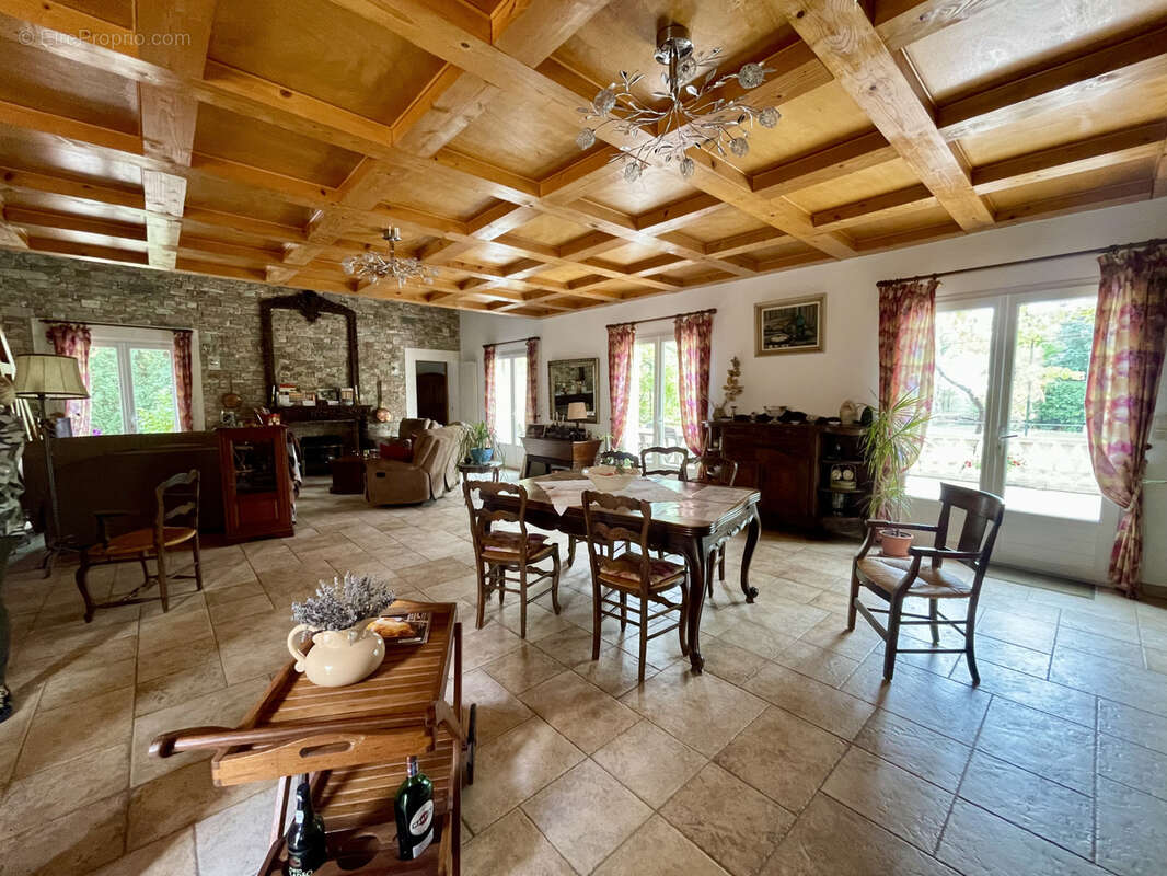 Maison à SOLLIES-PONT