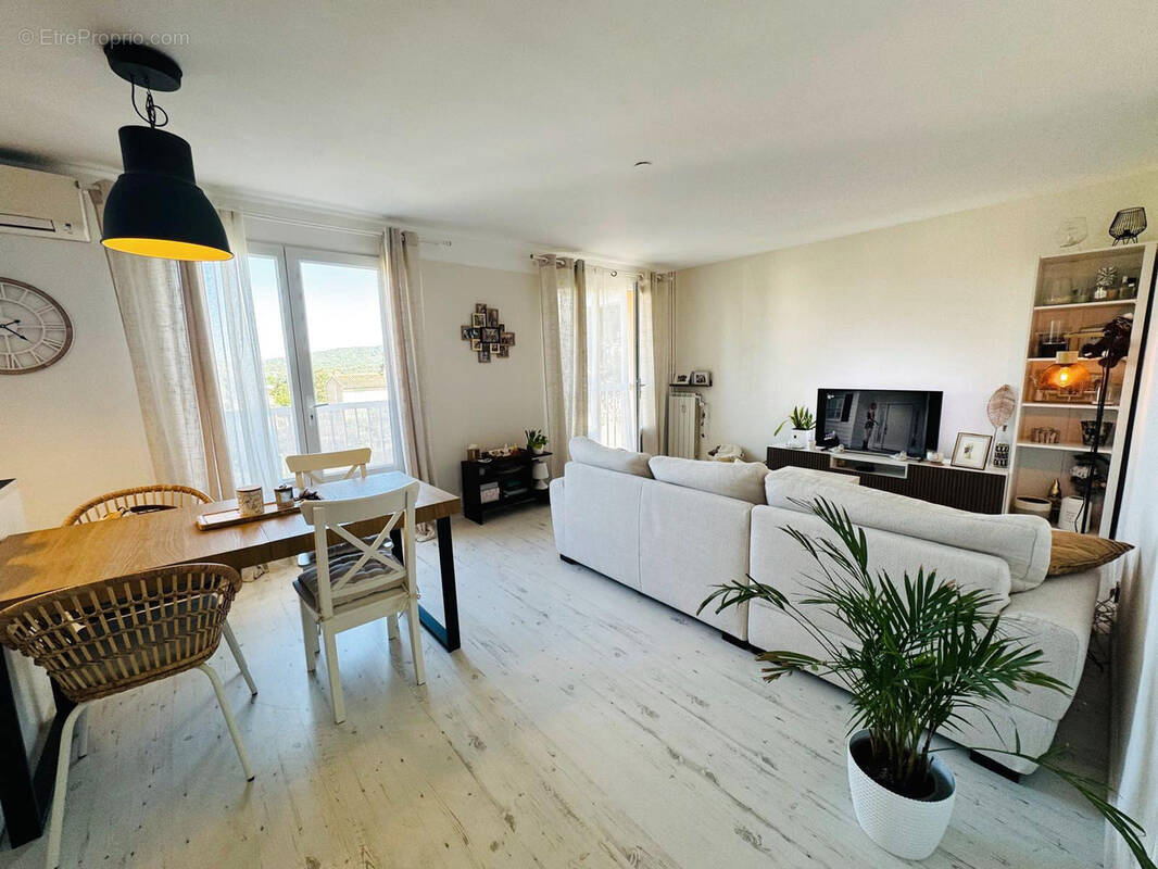 Appartement à COGOLIN