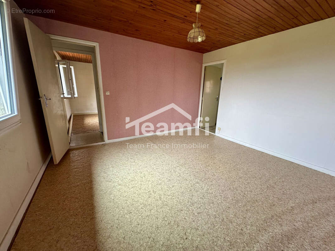 Maison à CHABRELOCHE