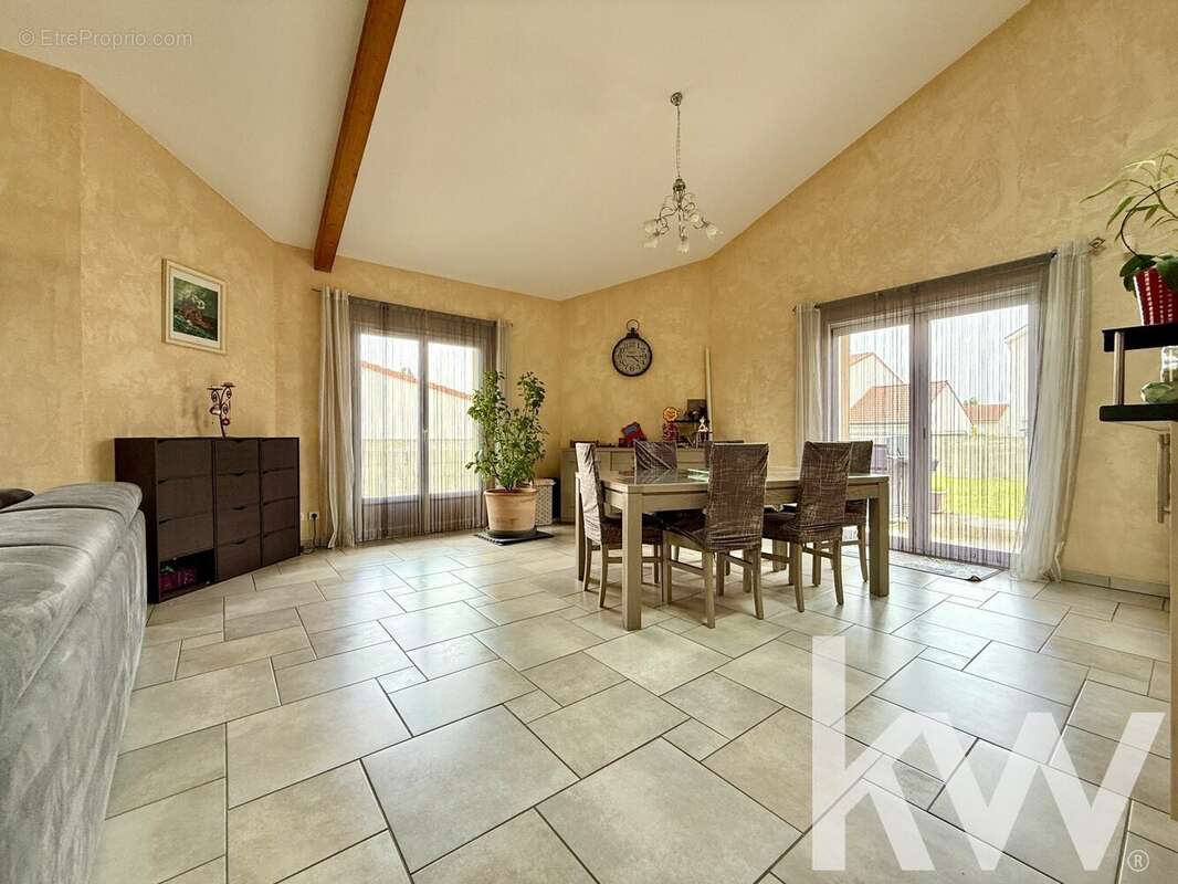 Maison à SAINT-BONNET-PRES-RIOM