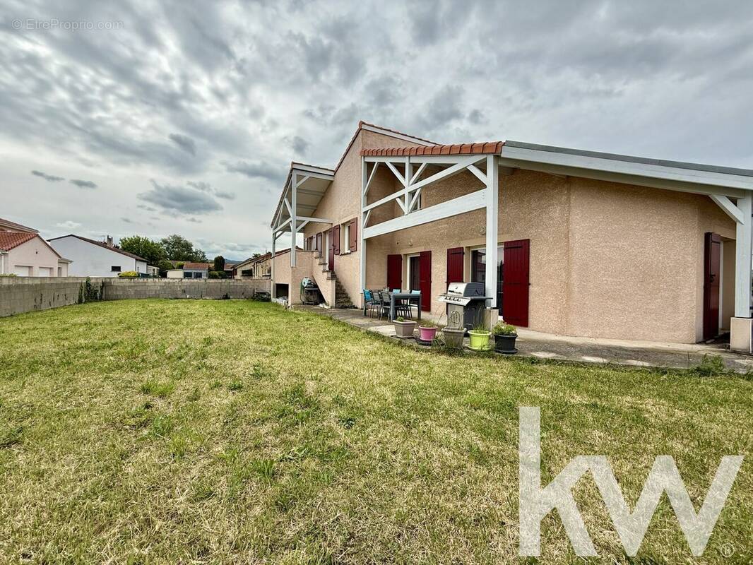 Maison à SAINT-BONNET-PRES-RIOM