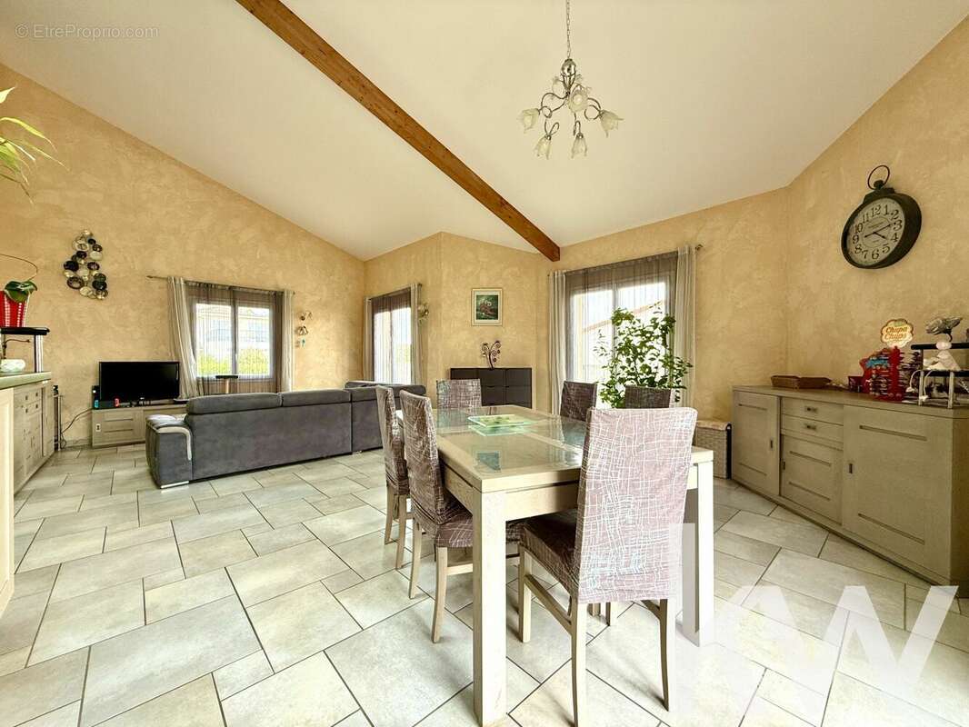 Maison à SAINT-BONNET-PRES-RIOM