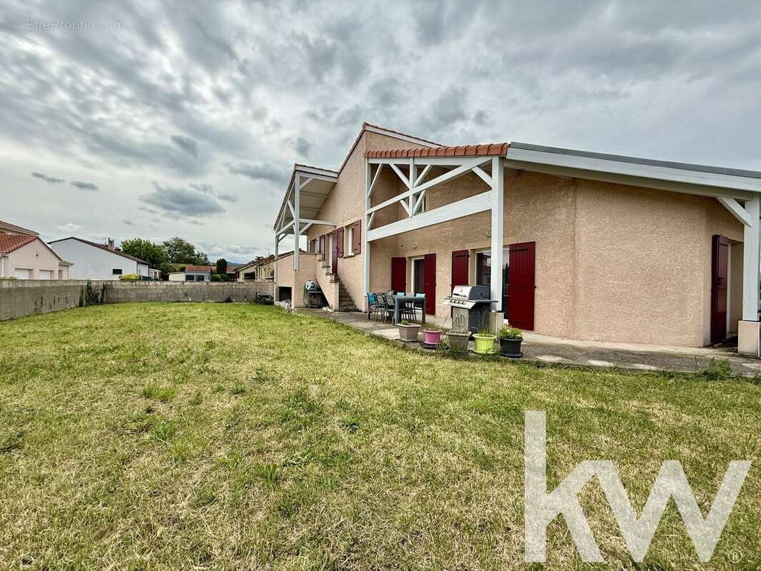 Maison à SAINT-BONNET-PRES-RIOM