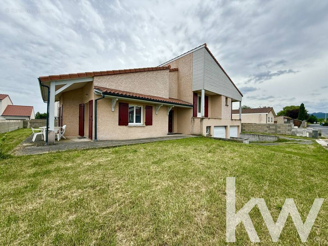 Maison à SAINT-BONNET-PRES-RIOM