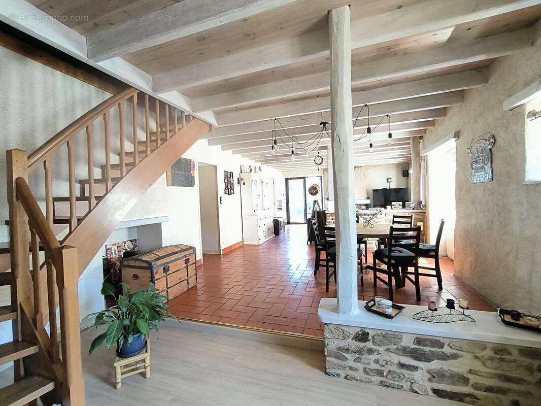Le charme des poutres et de la pierre - Maison à LES HERBIERS