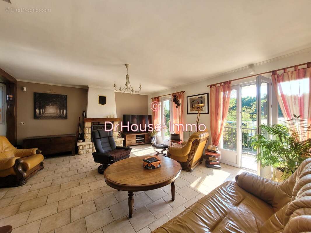 Maison à LA SELLE-SUR-LE-BIED