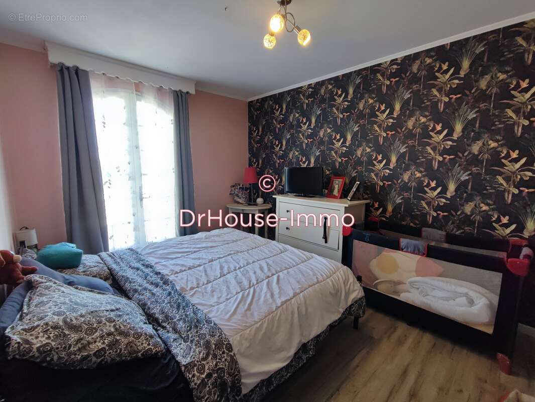 Maison à ROULLET-SAINT-ESTEPHE