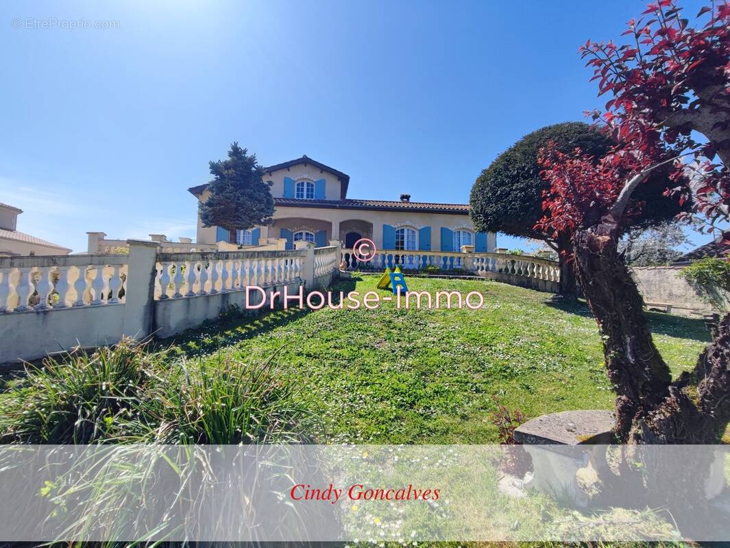 Maison à ROULLET-SAINT-ESTEPHE