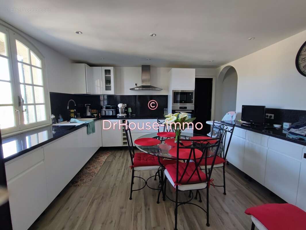 Maison à ROULLET-SAINT-ESTEPHE