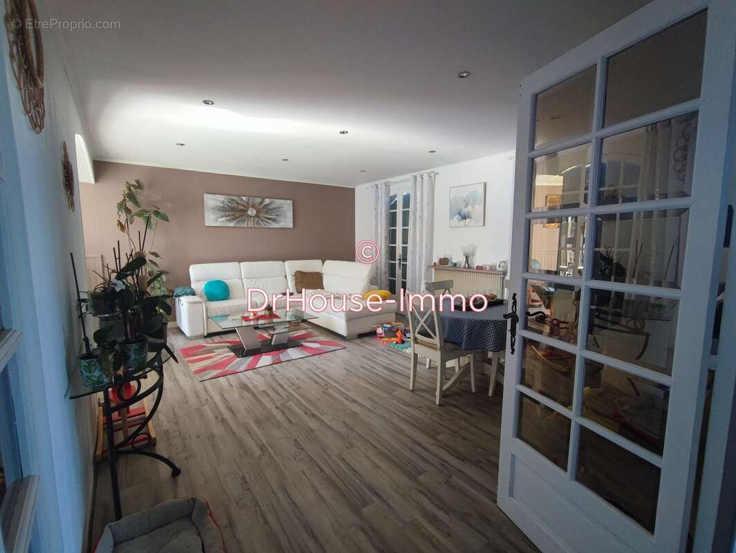 Maison à ROULLET-SAINT-ESTEPHE