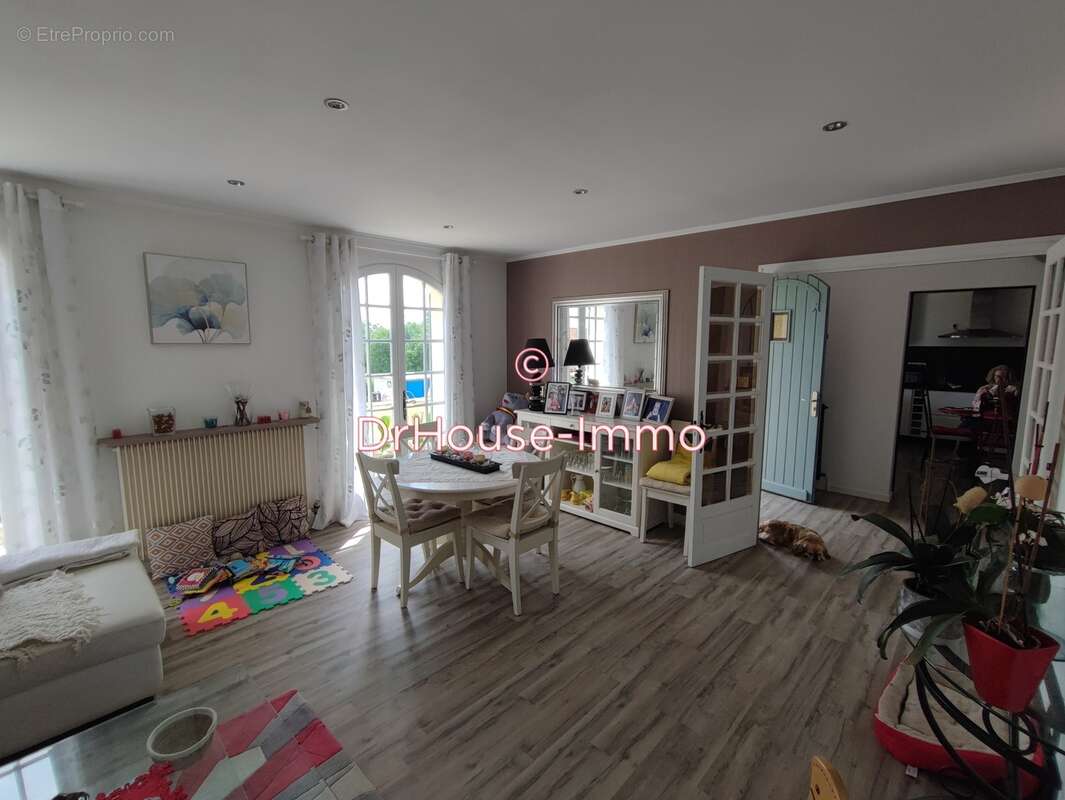 Maison à ROULLET-SAINT-ESTEPHE