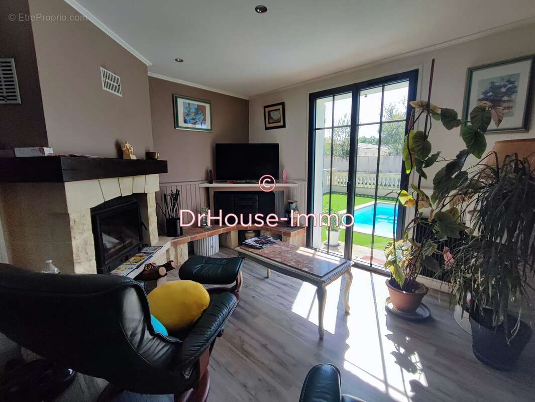 Maison à ROULLET-SAINT-ESTEPHE