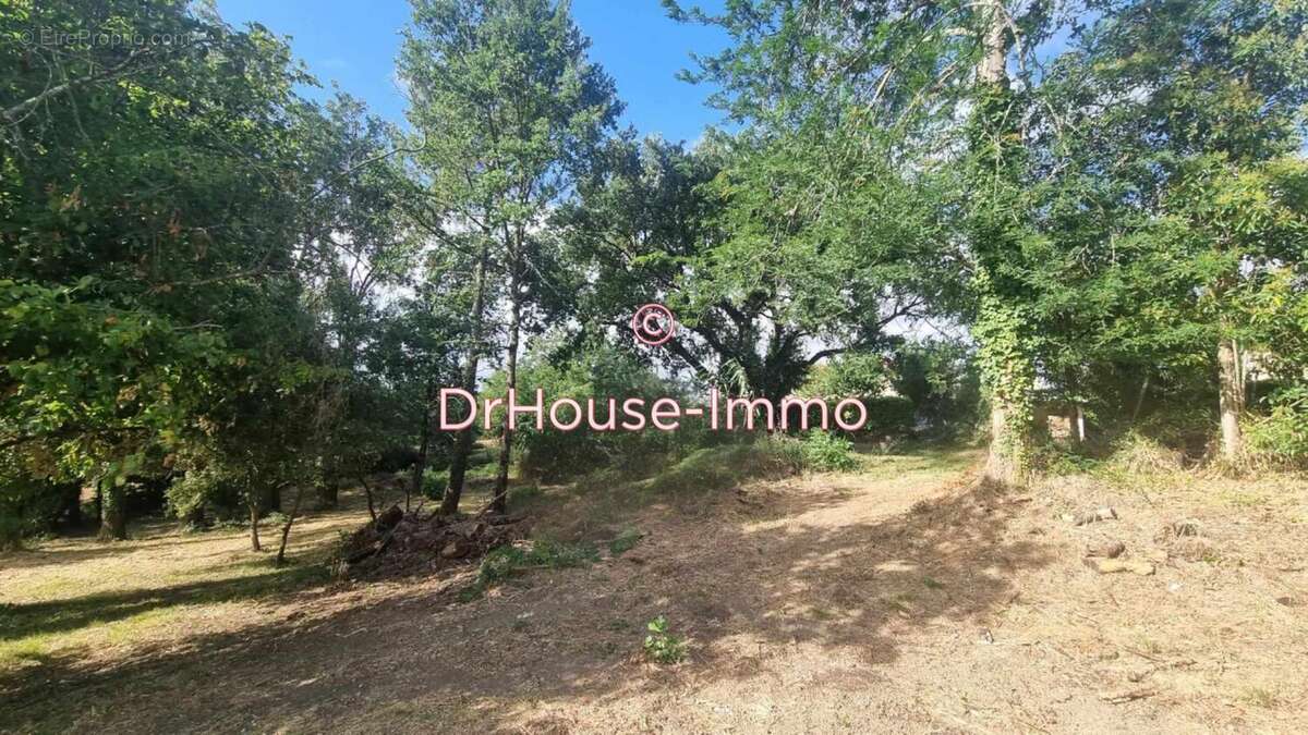 Terrain à MONTASTRUC-LA-CONSEILLERE