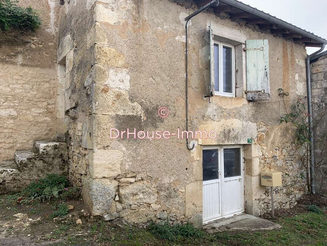 Maison à SAINT-PARDOUX-LA-RIVIERE