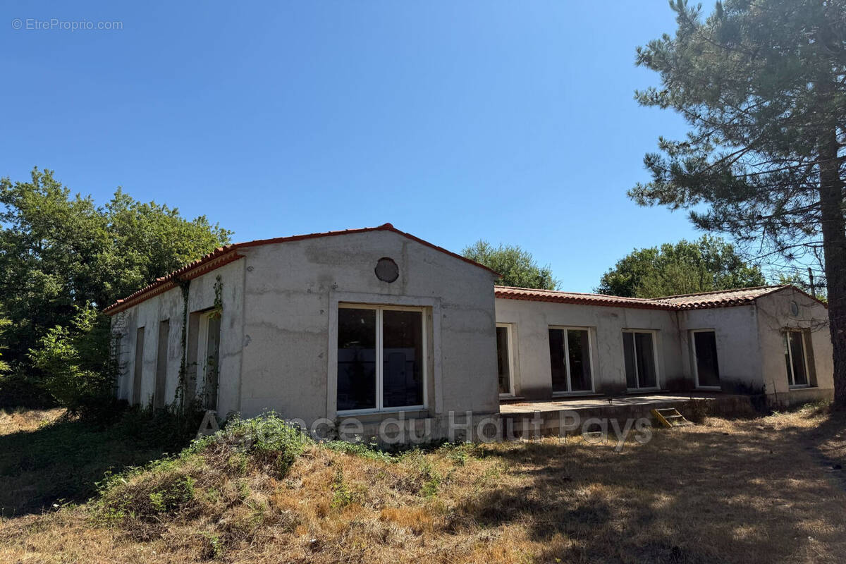 Maison à SAINT-CEZAIRE-SUR-SIAGNE