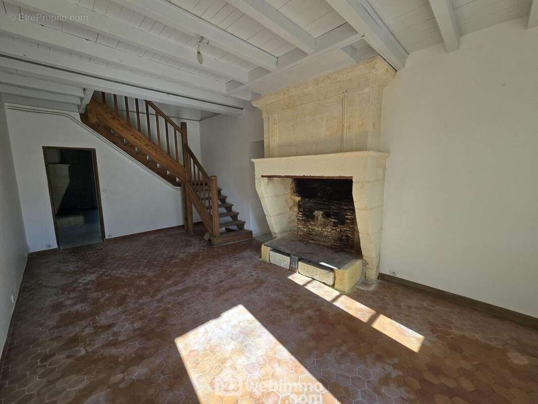 Nous entrons et arrivons dans le vestibule - Maison à SADIRAC