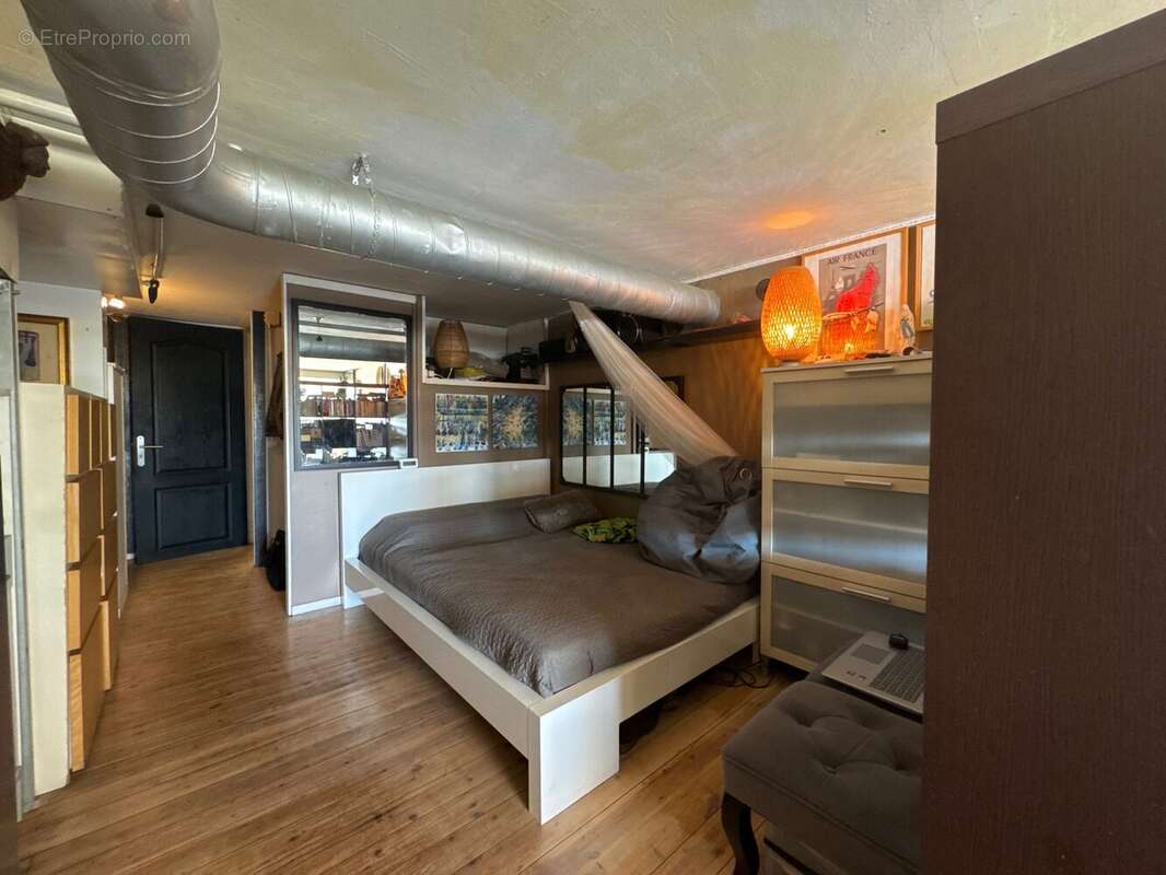 Commerce à GRUISSAN