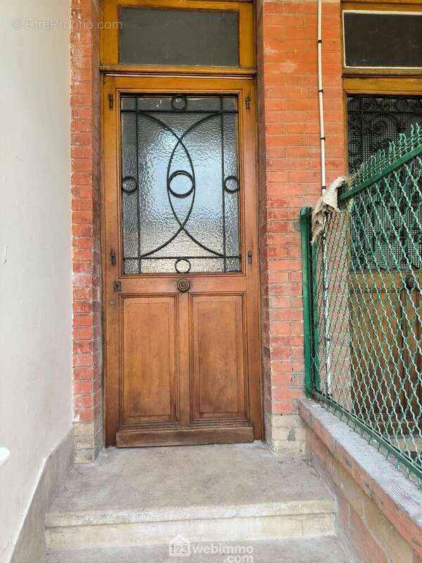Entrons découvrir cette maison à rénover... - Maison à VAILLY-SUR-AISNE