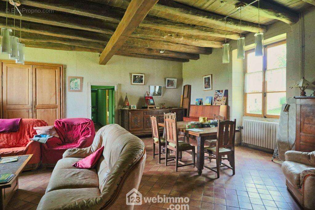 Lumière traversante, - Maison à SOMMIERES-DU-CLAIN