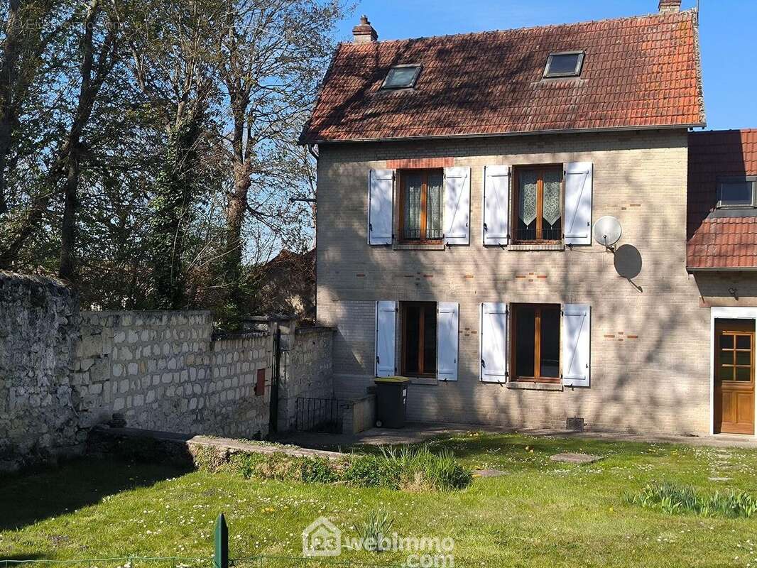 La première maison d&#039;une surface habitable de 117 m², se compose... - Maison à PRESLES-ET-BOVES